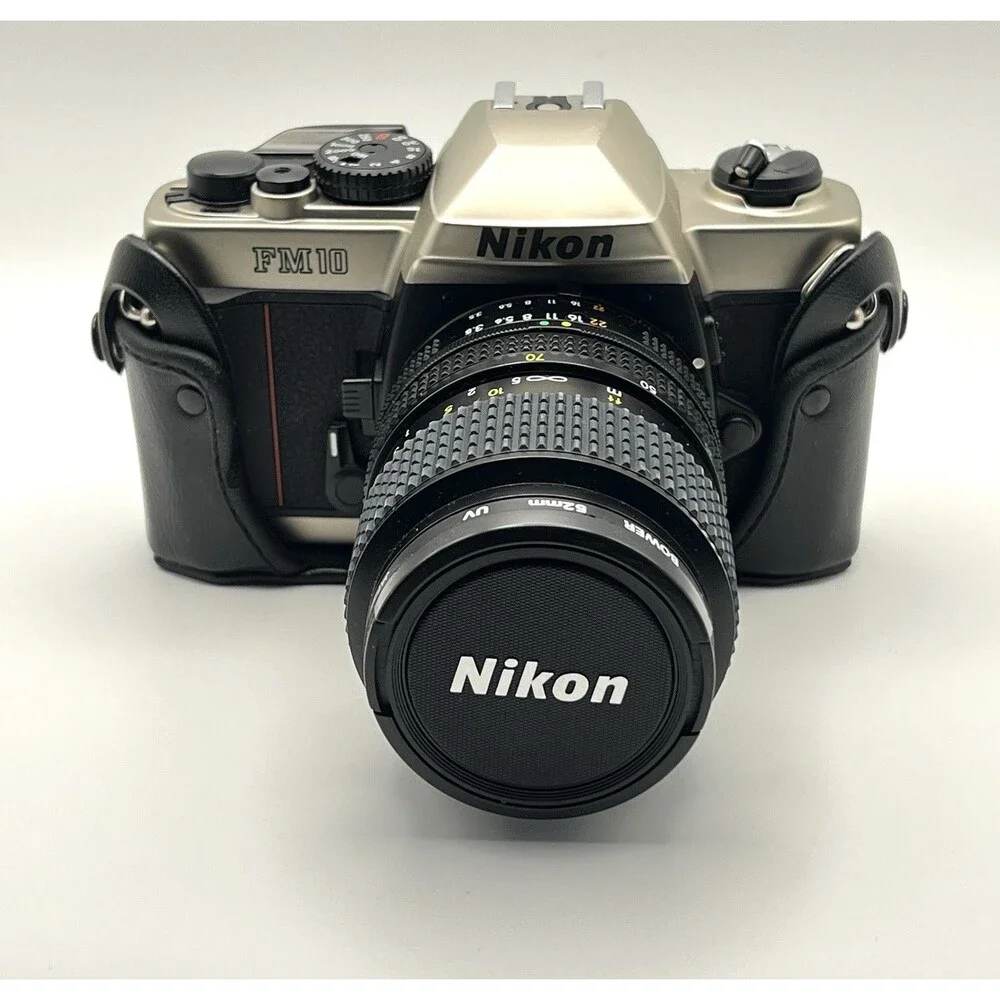 Nikon FM10 35mm-70mm f/3.5-4.8 SLR Film Camera with Camera Case and Box